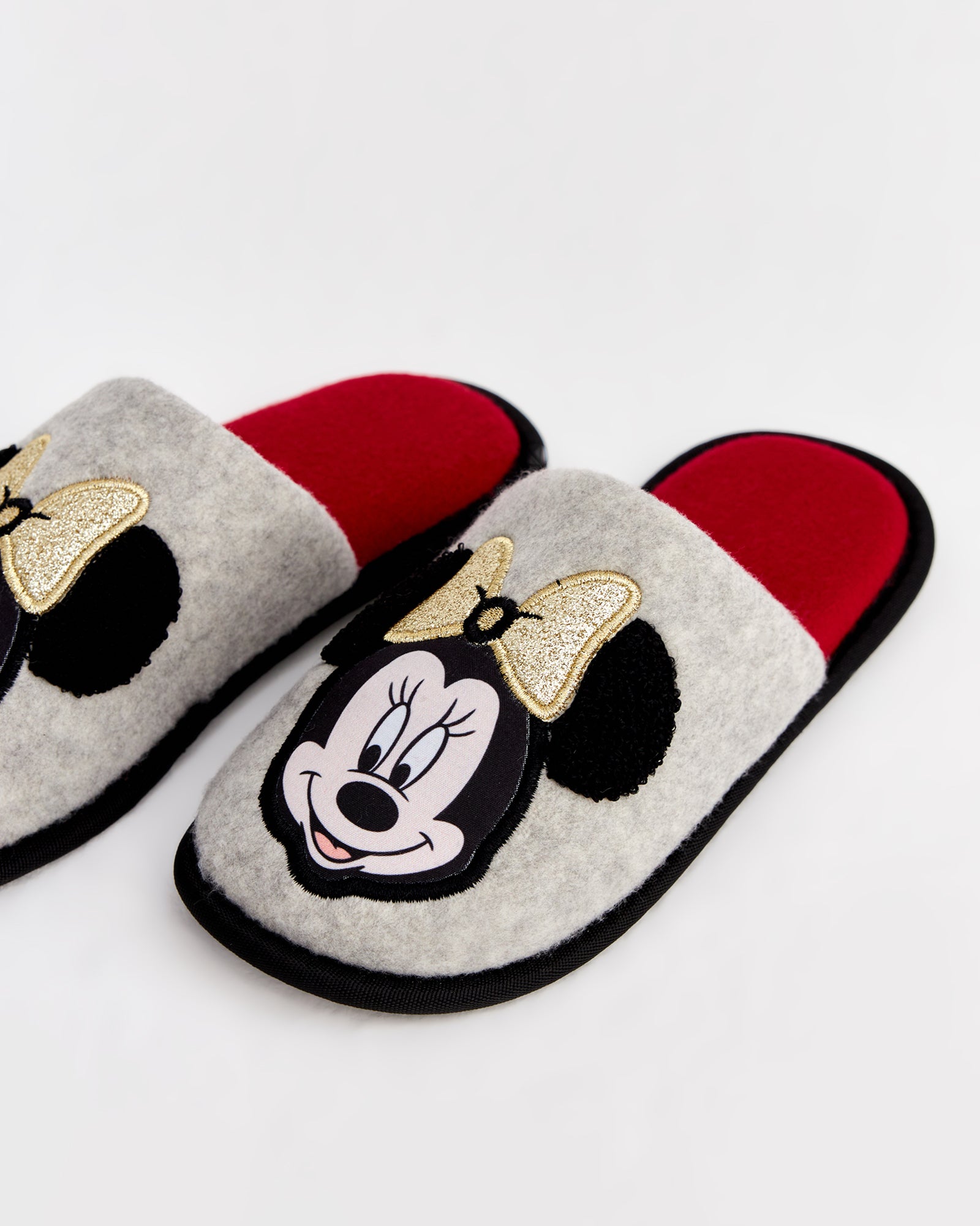 kadın ev terliği,kadın ev içi terlik,bayan ev terliği,kadın kışlık terlik,kadın yazlık terlik,evde giyilen kadın terlikleri,kadın konforlu terlik,rahat kadın ev terliği,kaymaz taban kadın terlik,kapalı kadın ev terliği