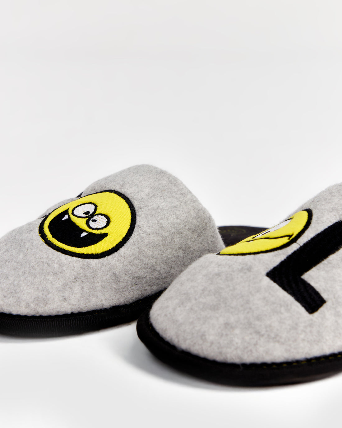 erkek ev terliği,erkek ev içi terlik,erkek ev terliği modelleri,erkek kışlık terlik,erkek yazlık ev terliği,erkek ev terliği fiyatları,evde giyilen erkek terlikleri,rahat erkek ev terliği,konforlu erkek ev terliği