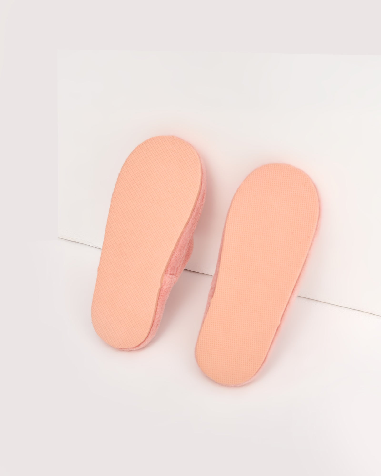 kadın ev terliği,kadın ev içi terlik,bayan ev terliği,kadın kışlık terlik,kadın yazlık terlik,evde giyilen kadın terlikleri,kadın konforlu terlik,rahat kadın ev terliği,kaymaz taban kadın terlik,kapalı kadın ev terliği