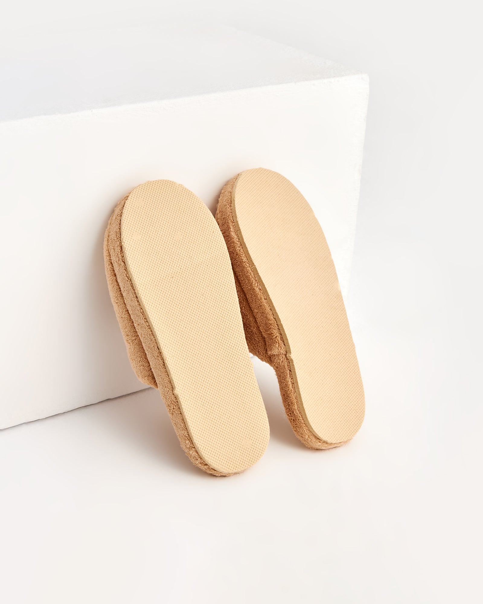 erkek ev terliği,erkek ev içi terlik,erkek ev terliği modelleri,erkek kışlık terlik,erkek yazlık ev terliği,erkek ev terliği fiyatları,evde giyilen erkek terlikleri,rahat erkek ev terliği,konforlu erkek ev terliği