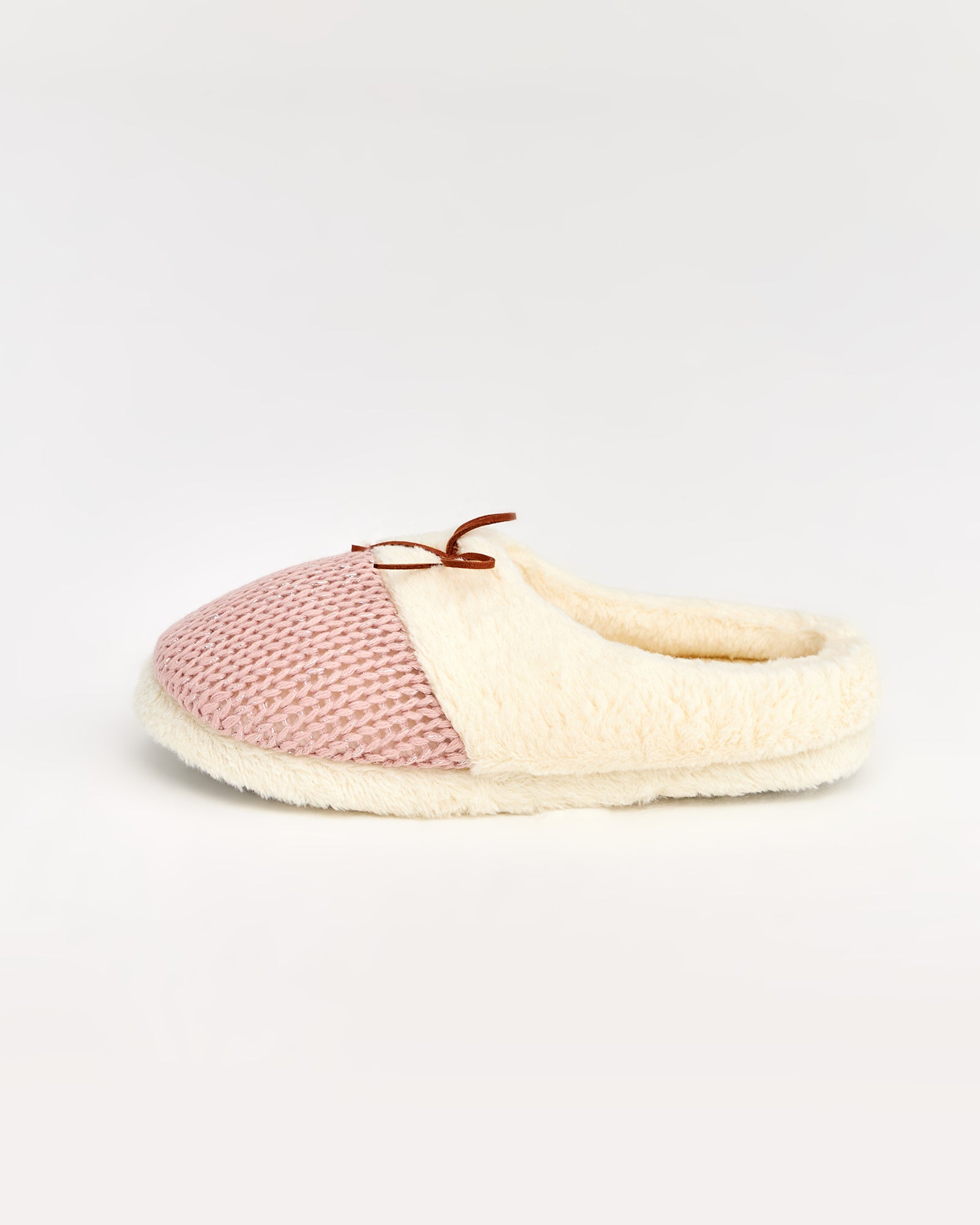 kadın ev terliği,kadın ev içi terlik,bayan ev terliği,kadın kışlık terlik,kadın yazlık terlik,evde giyilen kadın terlikleri,kadın konforlu terlik,rahat kadın ev terliği,kaymaz taban kadın terlik,kapalı kadın ev terliği