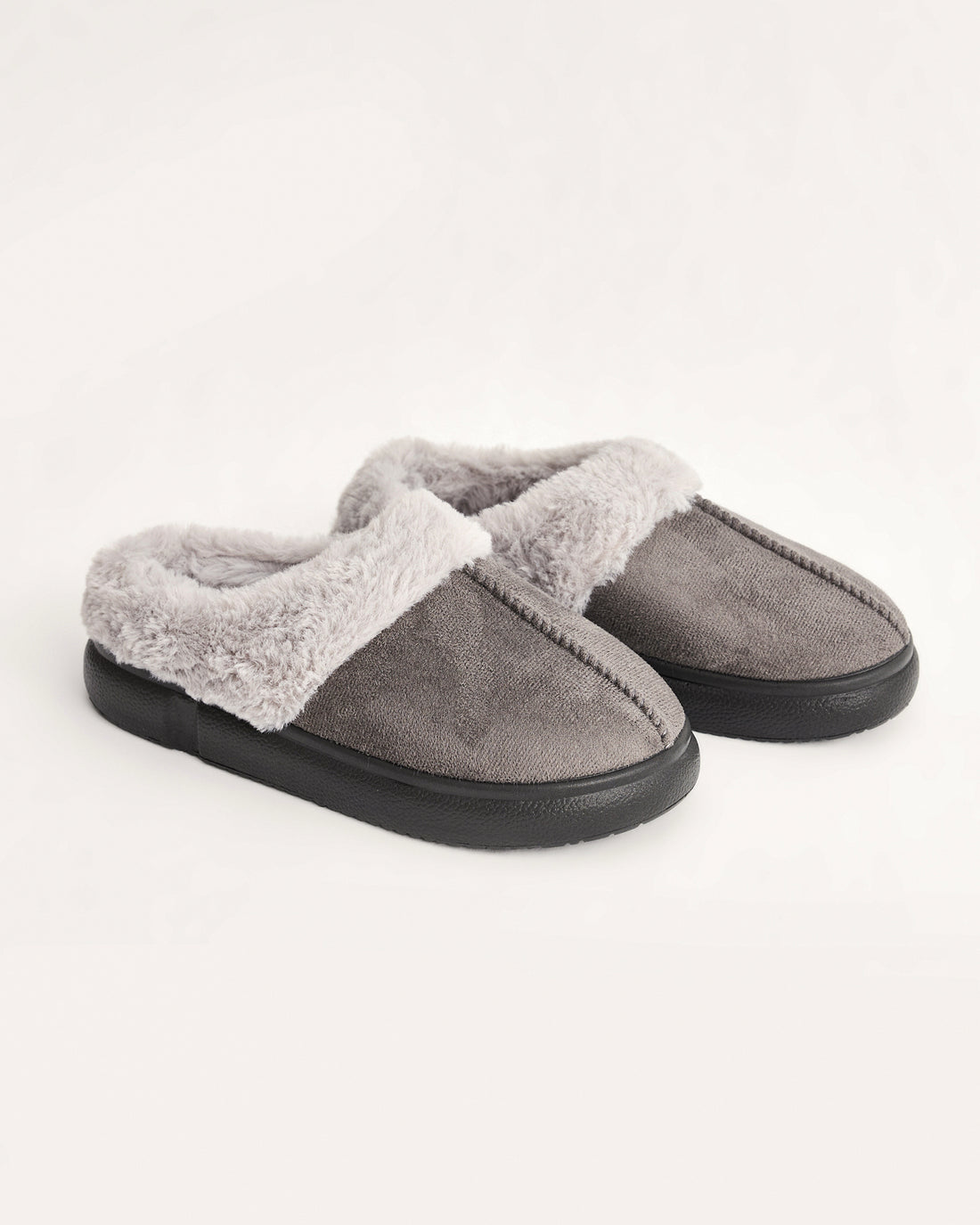 kadın ev terliği,kadın ev içi terlik,bayan ev terliği,kadın kışlık terlik,kadın yazlık terlik,evde giyilen kadın terlikleri,kadın konforlu terlik,rahat kadın ev terliği,kaymaz taban kadın terlik,kapalı kadın ev terliği