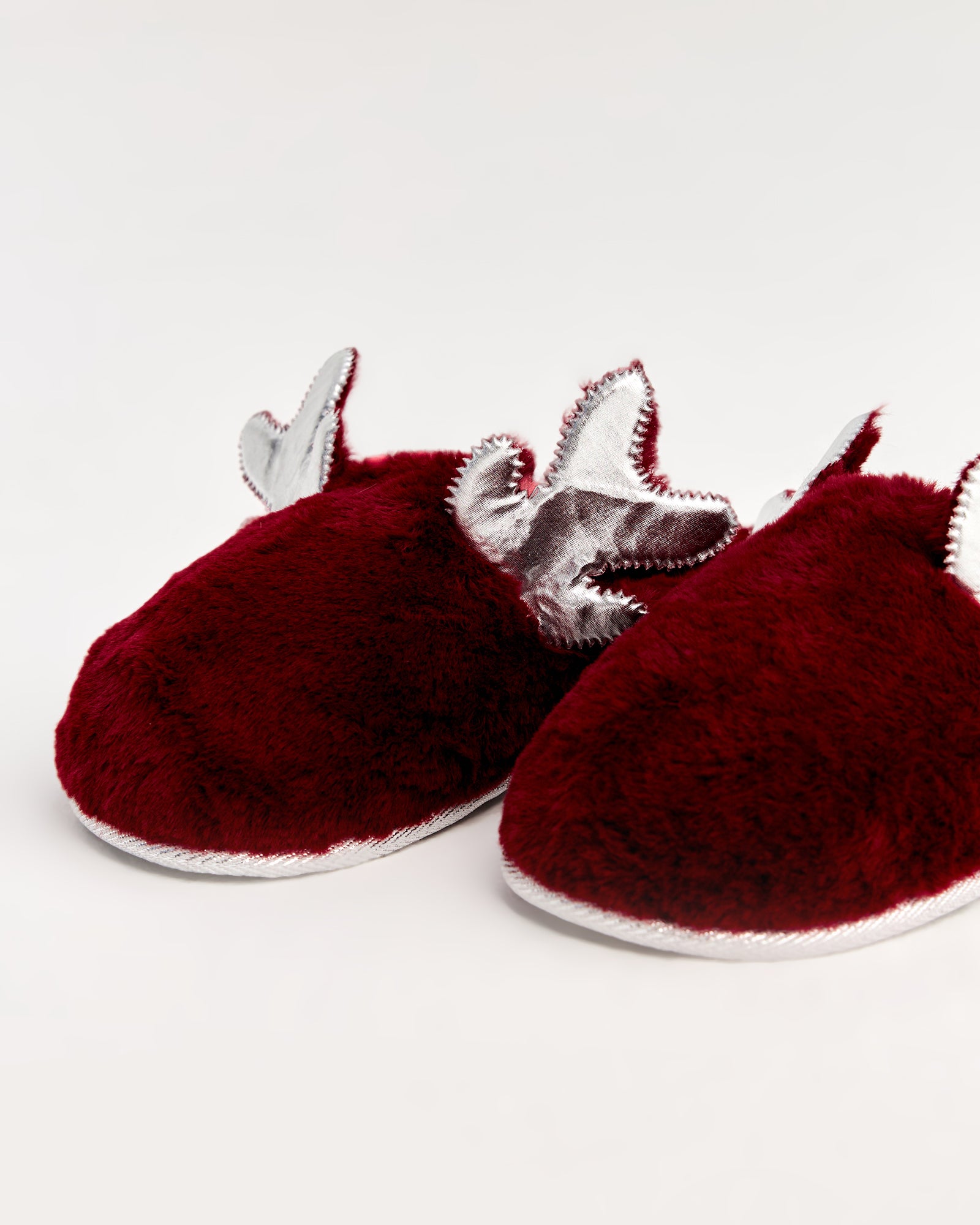 kadın ev terliği,kadın ev içi terlik,bayan ev terliği,kadın kışlık terlik,kadın yazlık terlik,evde giyilen kadın terlikleri,kadın konforlu terlik,rahat kadın ev terliği,kaymaz taban kadın terlik,kapalı kadın ev terliği