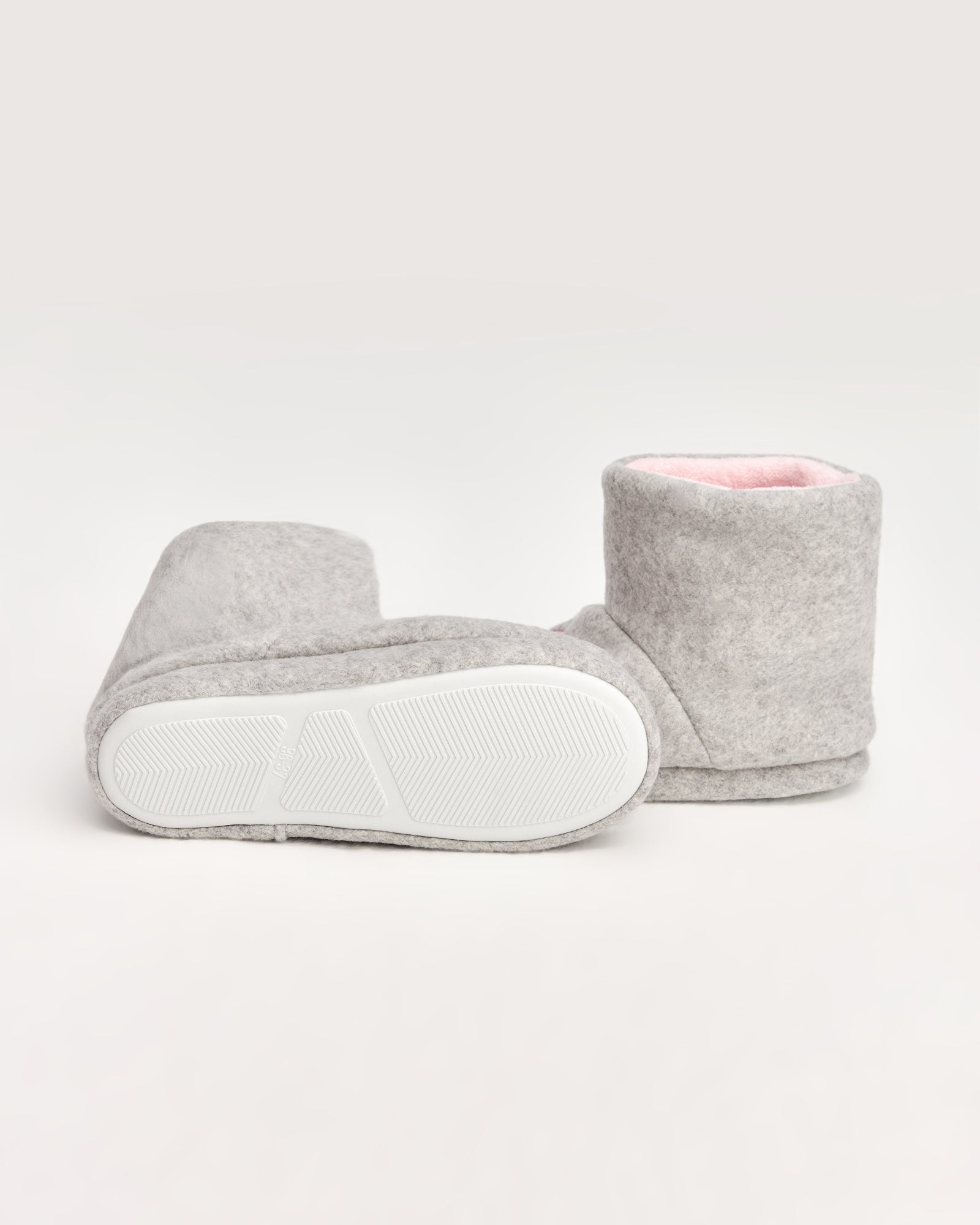 kadın panduf,kadın ev içi panduf,bayan panduf,kadın kışlık panduf,ev için kadın panduf,kadın panduf modelleri,yumuşak kadın panduf,sıcak tutan kadın panduf,kadın ev pandufu,peluş kadın panduf