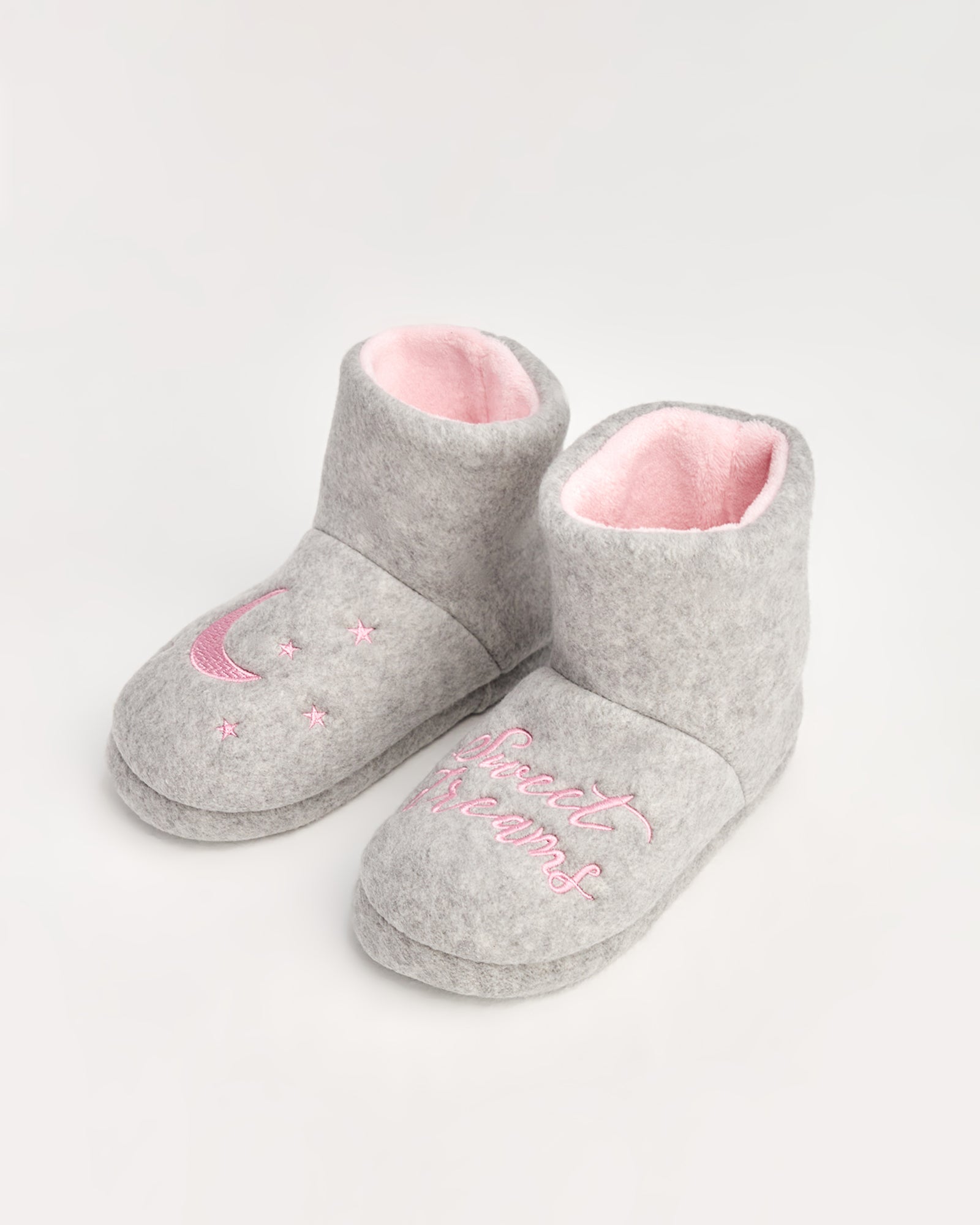 kadın panduf,kadın ev içi panduf,bayan panduf,kadın kışlık panduf,ev için kadın panduf,kadın panduf modelleri,yumuşak kadın panduf,sıcak tutan kadın panduf,kadın ev pandufu,peluş kadın panduf