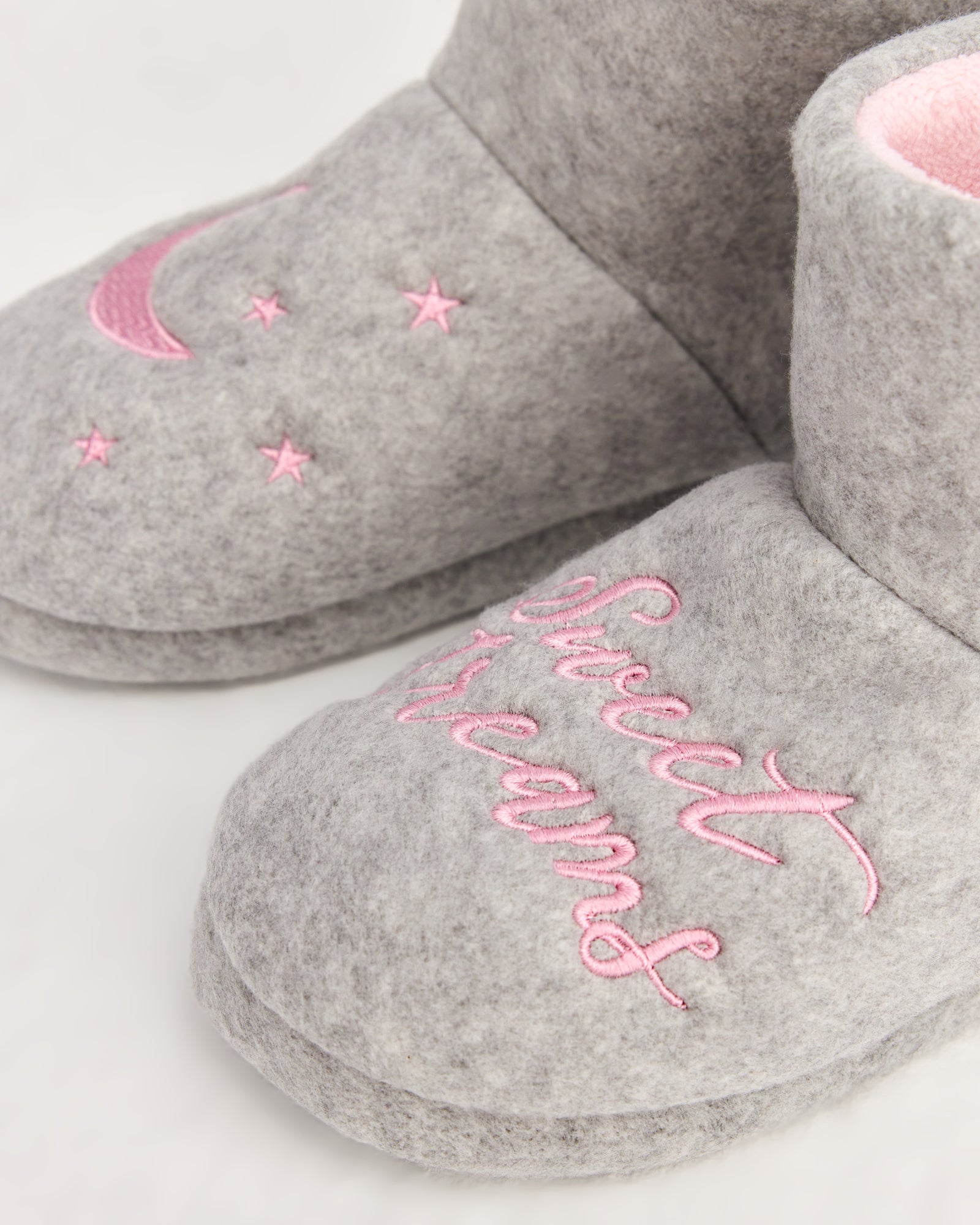 kadın panduf,kadın ev içi panduf,bayan panduf,kadın kışlık panduf,ev için kadın panduf,kadın panduf modelleri,yumuşak kadın panduf,sıcak tutan kadın panduf,kadın ev pandufu,peluş kadın panduf