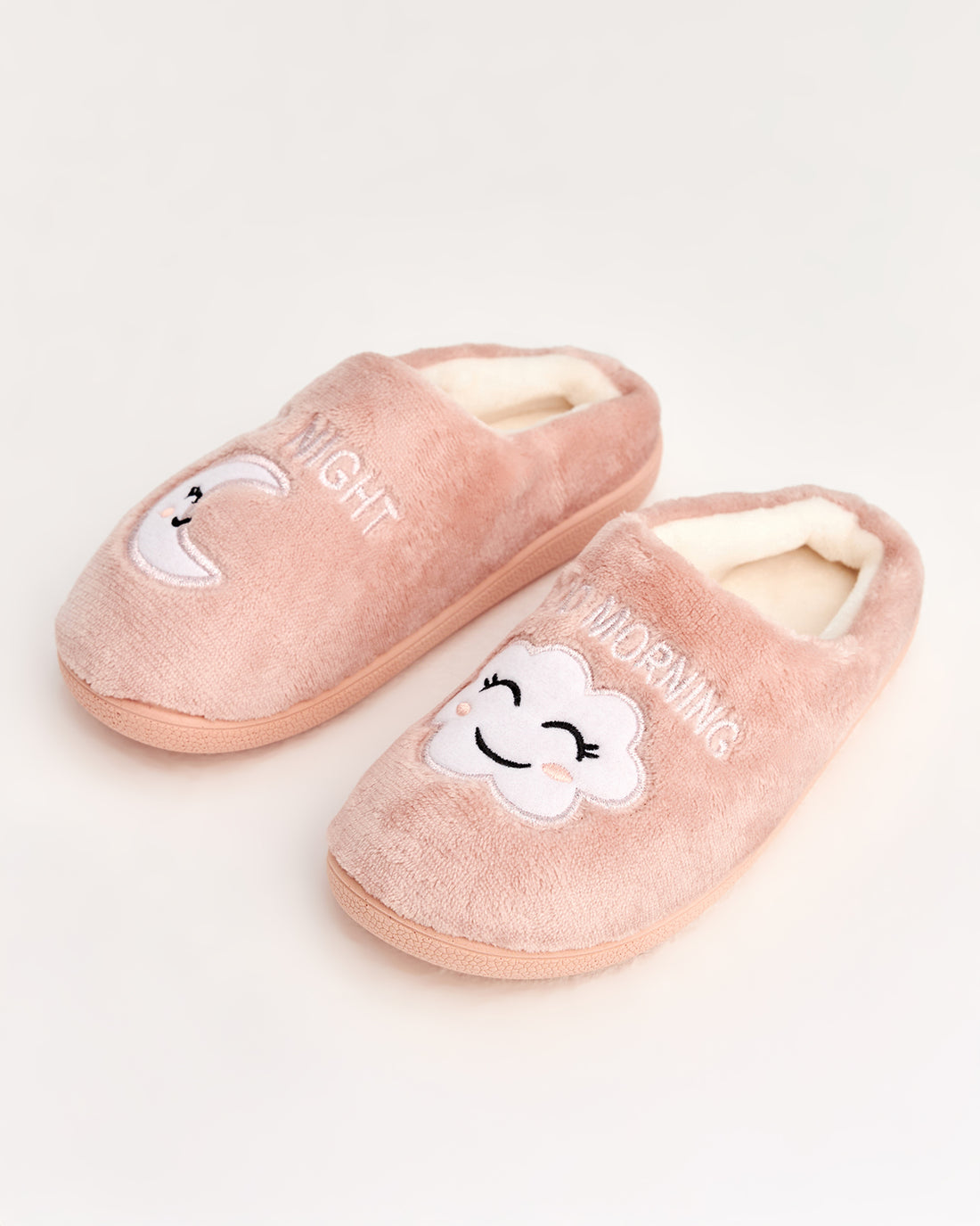 kadın ev terliği,kadın ev içi terlik,bayan ev terliği,kadın kışlık terlik,kadın yazlık terlik,evde giyilen kadın terlikleri,kadın konforlu terlik,rahat kadın ev terliği,kaymaz taban kadın terlik,kapalı kadın ev terliği