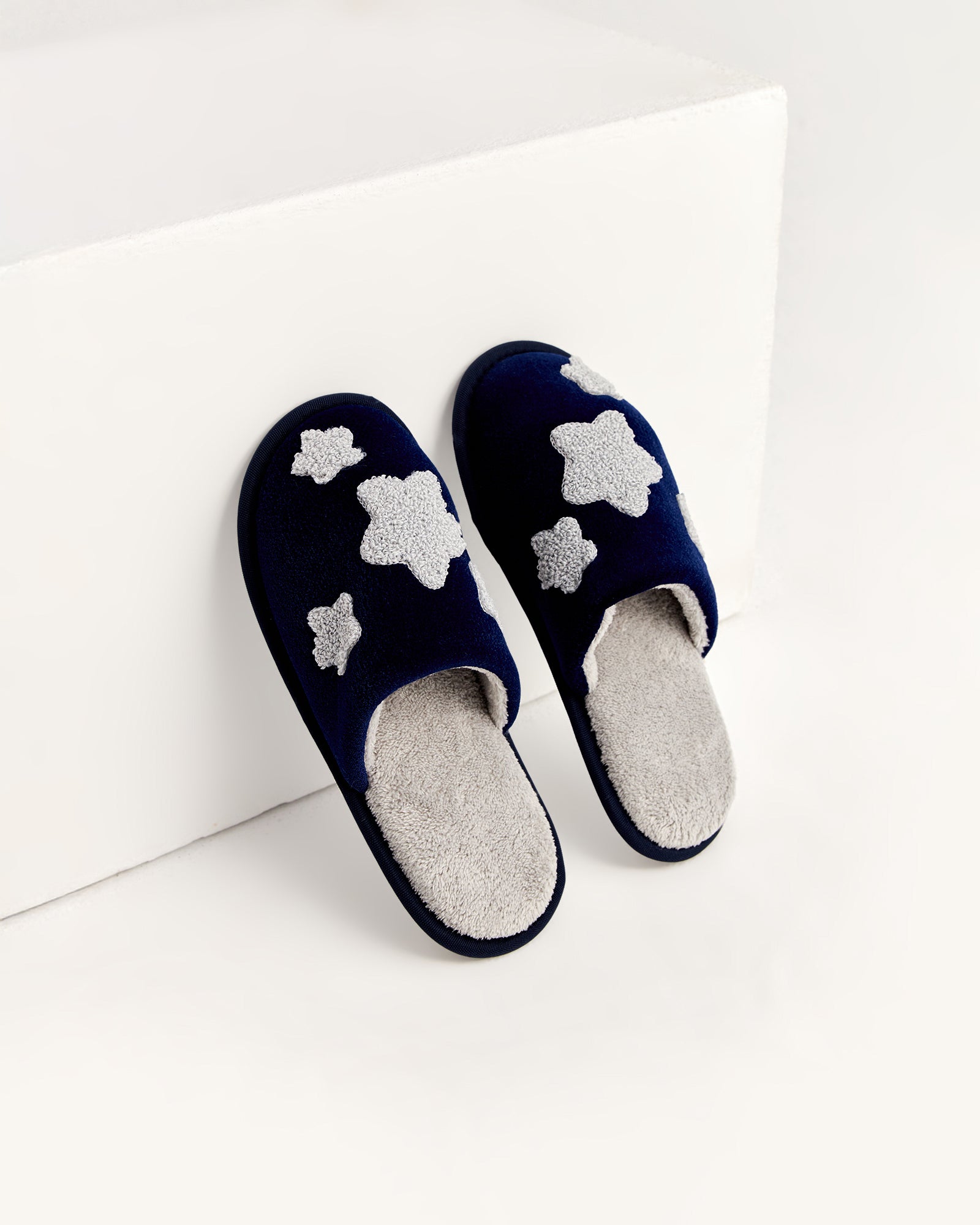 kadın ev terliği,kadın ev içi terlik,bayan ev terliği,kadın kışlık terlik,kadın yazlık terlik,evde giyilen kadın terlikleri,kadın konforlu terlik,rahat kadın ev terliği,kaymaz taban kadın terlik,kapalı kadın ev terliği