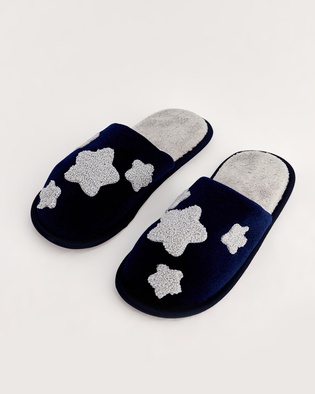 kadın ev terliği,kadın ev içi terlik,bayan ev terliği,kadın kışlık terlik,kadın yazlık terlik,evde giyilen kadın terlikleri,kadın konforlu terlik,rahat kadın ev terliği,kaymaz taban kadın terlik,kapalı kadın ev terliği