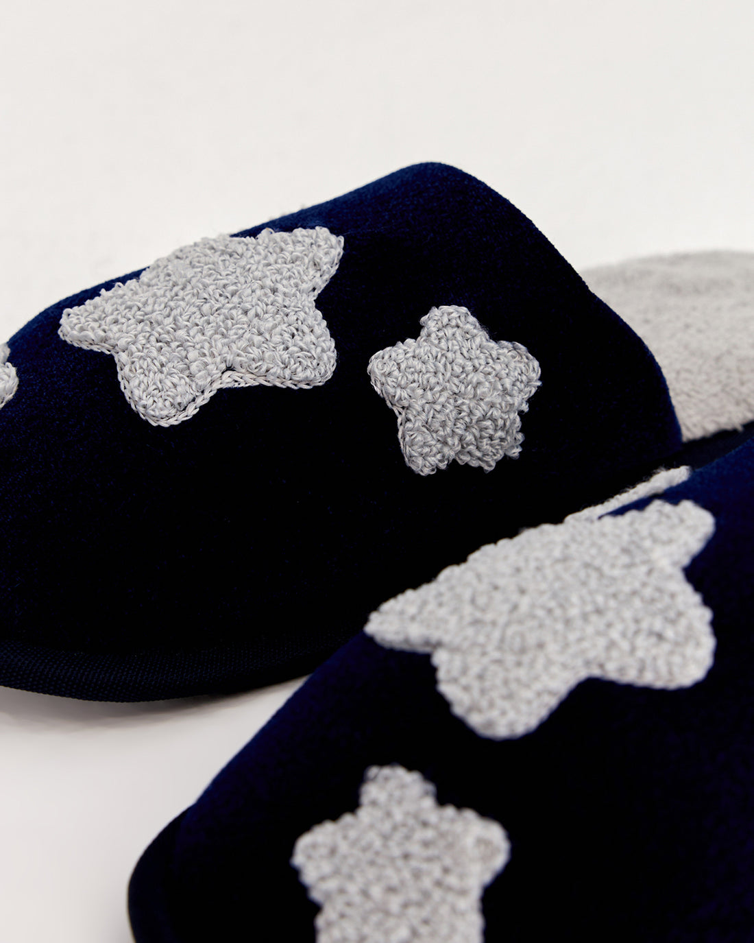 kadın ev terliği,kadın ev içi terlik,bayan ev terliği,kadın kışlık terlik,kadın yazlık terlik,evde giyilen kadın terlikleri,kadın konforlu terlik,rahat kadın ev terliği,kaymaz taban kadın terlik,kapalı kadın ev terliği