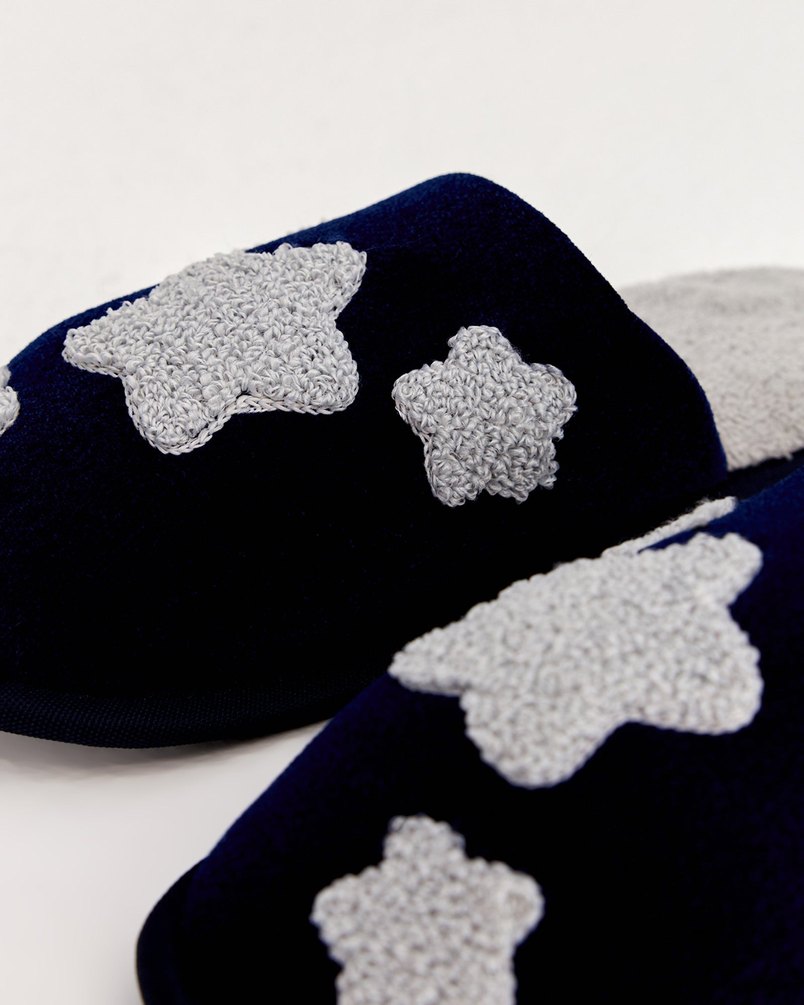 kadın ev terliği,kadın ev içi terlik,bayan ev terliği,kadın kışlık terlik,kadın yazlık terlik,evde giyilen kadın terlikleri,kadın konforlu terlik,rahat kadın ev terliği,kaymaz taban kadın terlik,kapalı kadın ev terliği