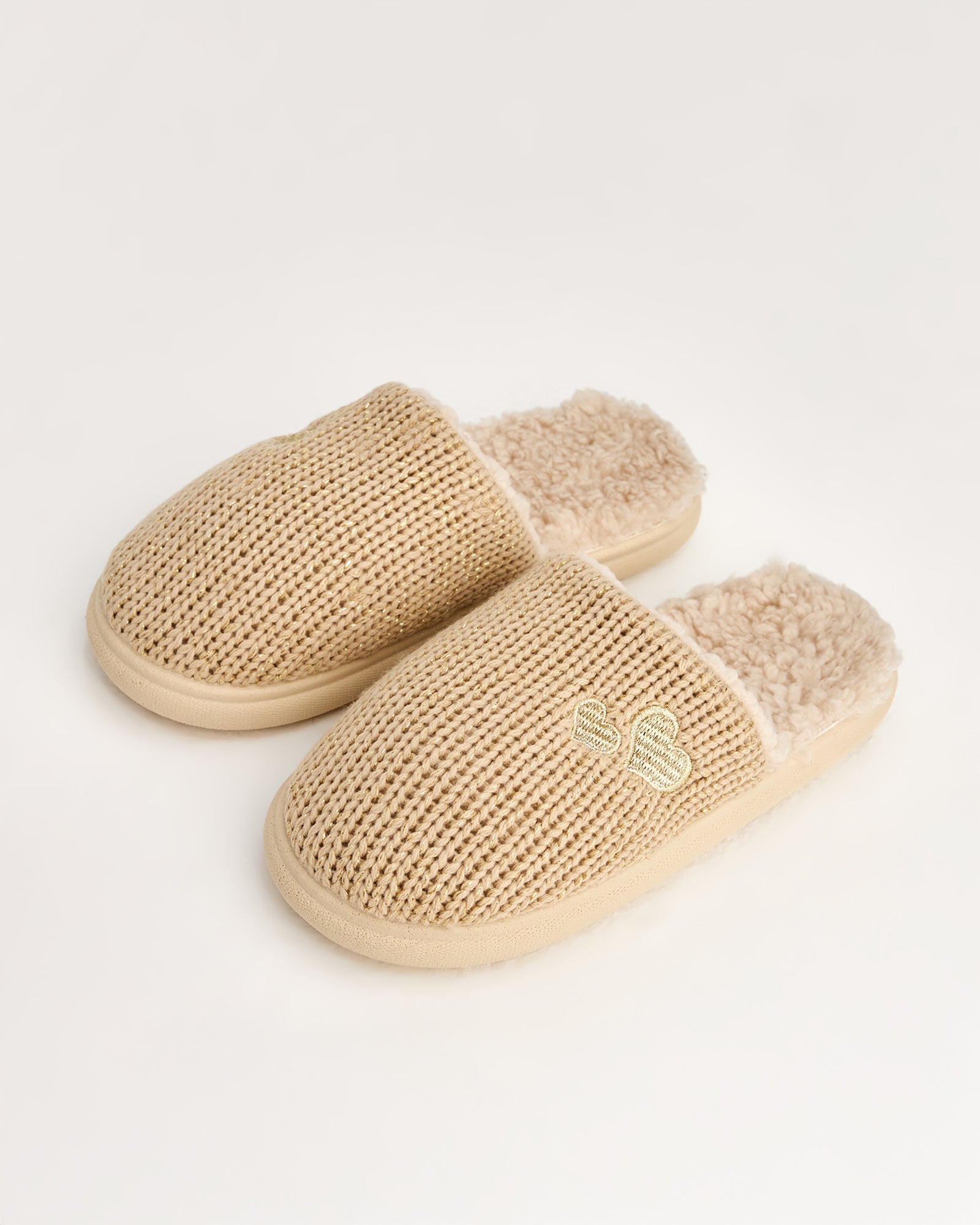 kadın ev terliği,kadın ev içi terlik,bayan ev terliği,kadın kışlık terlik,kadın yazlık terlik,evde giyilen kadın terlikleri,kadın konforlu terlik,rahat kadın ev terliği,kaymaz taban kadın terlik,kapalı kadın ev terliği