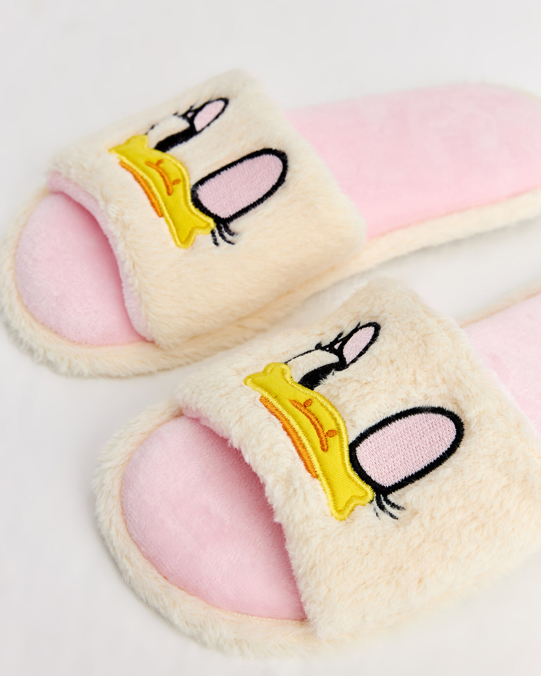 kadın ev terliği,kadın ev içi terlik,bayan ev terliği,kadın kışlık terlik,kadın yazlık terlik,evde giyilen kadın terlikleri,kadın konforlu terlik,rahat kadın ev terliği,kaymaz taban kadın terlik,kapalı kadın ev terliği