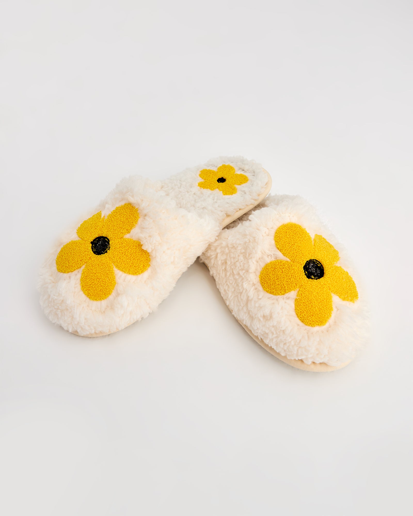 kadın ev terliği,kadın ev içi terlik,bayan ev terliği,kadın kışlık terlik,kadın yazlık terlik,evde giyilen kadın terlikleri,kadın konforlu terlik,rahat kadın ev terliği,kaymaz taban kadın terlik,kapalı kadın ev terliği