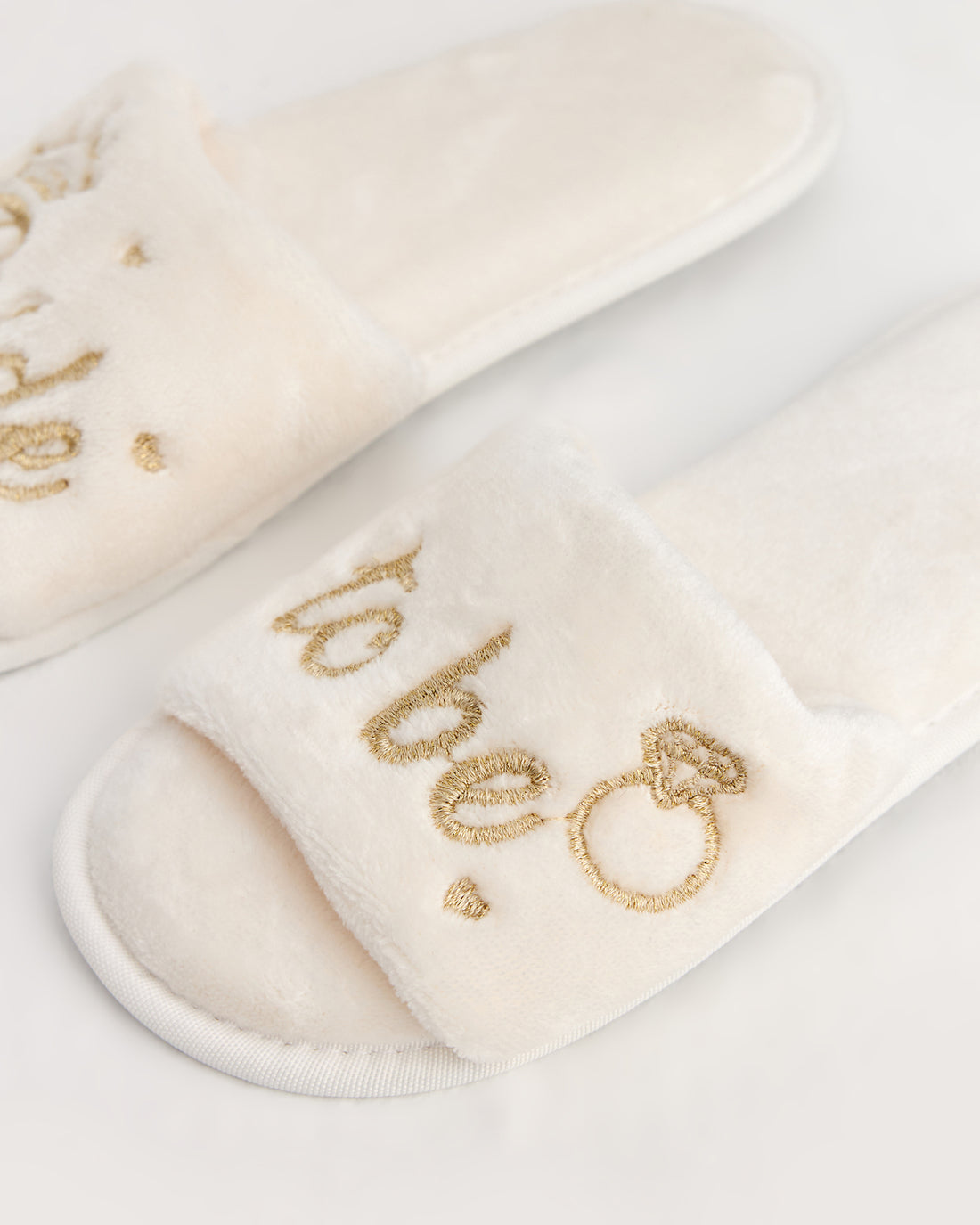 kadın ev terliği,kadın ev içi terlik,bayan ev terliği,kadın kışlık terlik,kadın yazlık terlik,evde giyilen kadın terlikleri,kadın konforlu terlik,rahat kadın ev terliği,kaymaz taban kadın terlik,kapalı kadın ev terliği