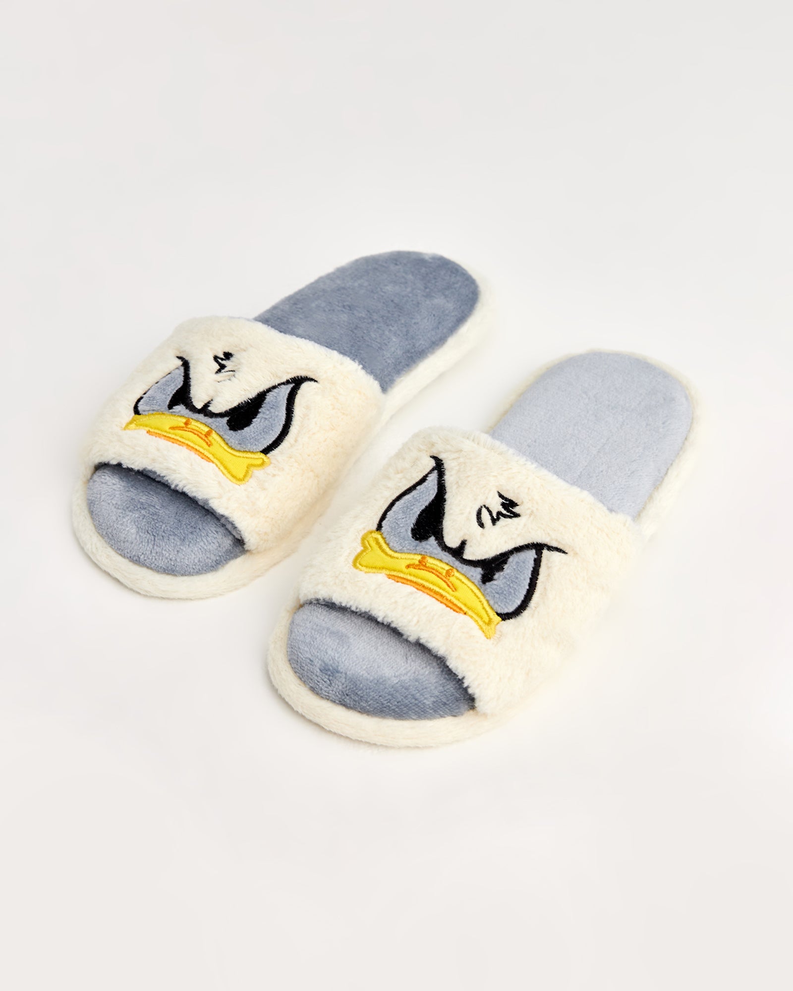 kadın ev terliği,kadın ev içi terlik,bayan ev terliği,kadın kışlık terlik,kadın yazlık terlik,evde giyilen kadın terlikleri,kadın konforlu terlik,rahat kadın ev terliği,kaymaz taban kadın terlik,kapalı kadın ev terliği