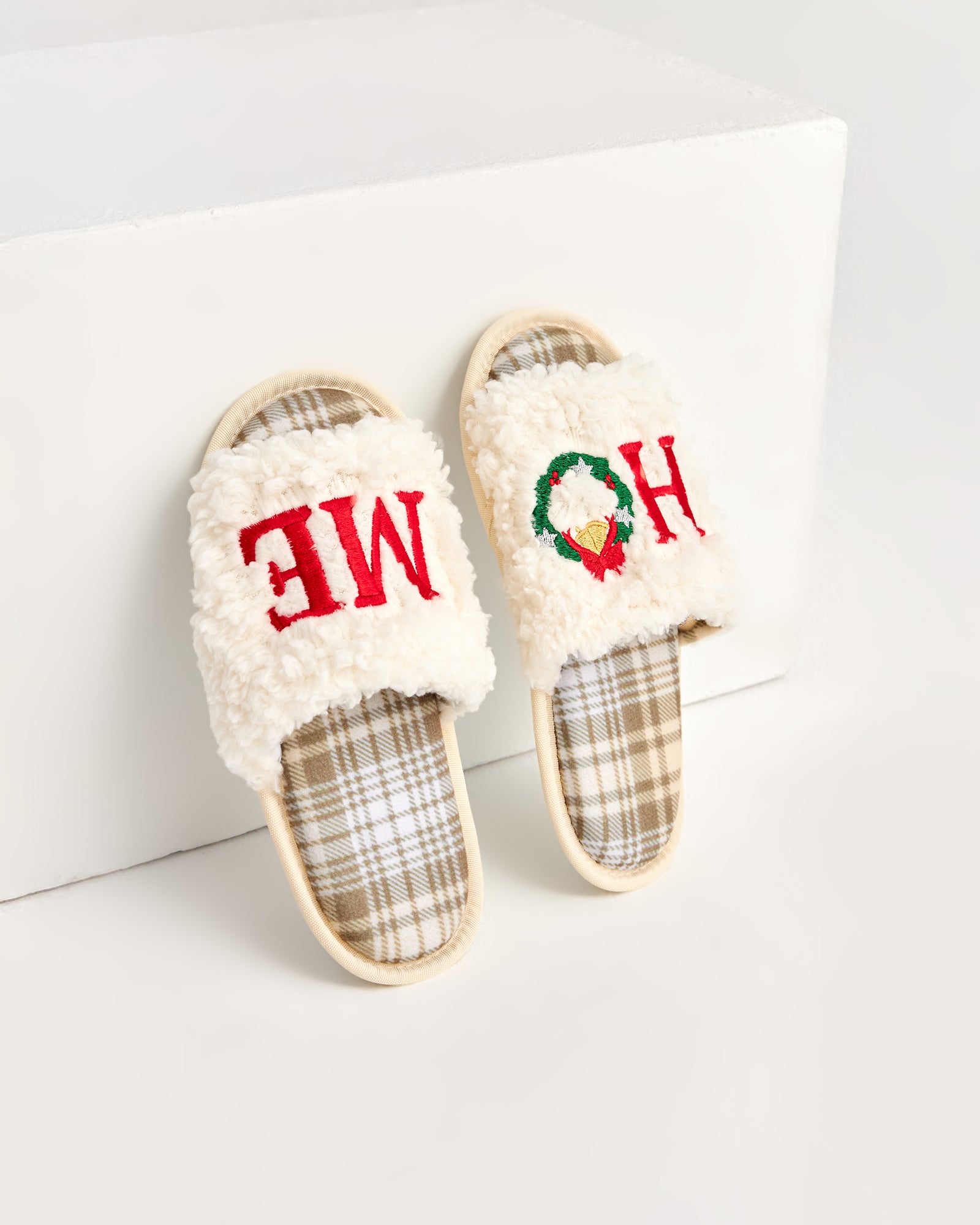 kadın ev terliği,kadın ev içi terlik,bayan ev terliği,kadın kışlık terlik,kadın yazlık terlik,evde giyilen kadın terlikleri,kadın konforlu terlik,rahat kadın ev terliği,kaymaz taban kadın terlik,kapalı kadın ev terliği