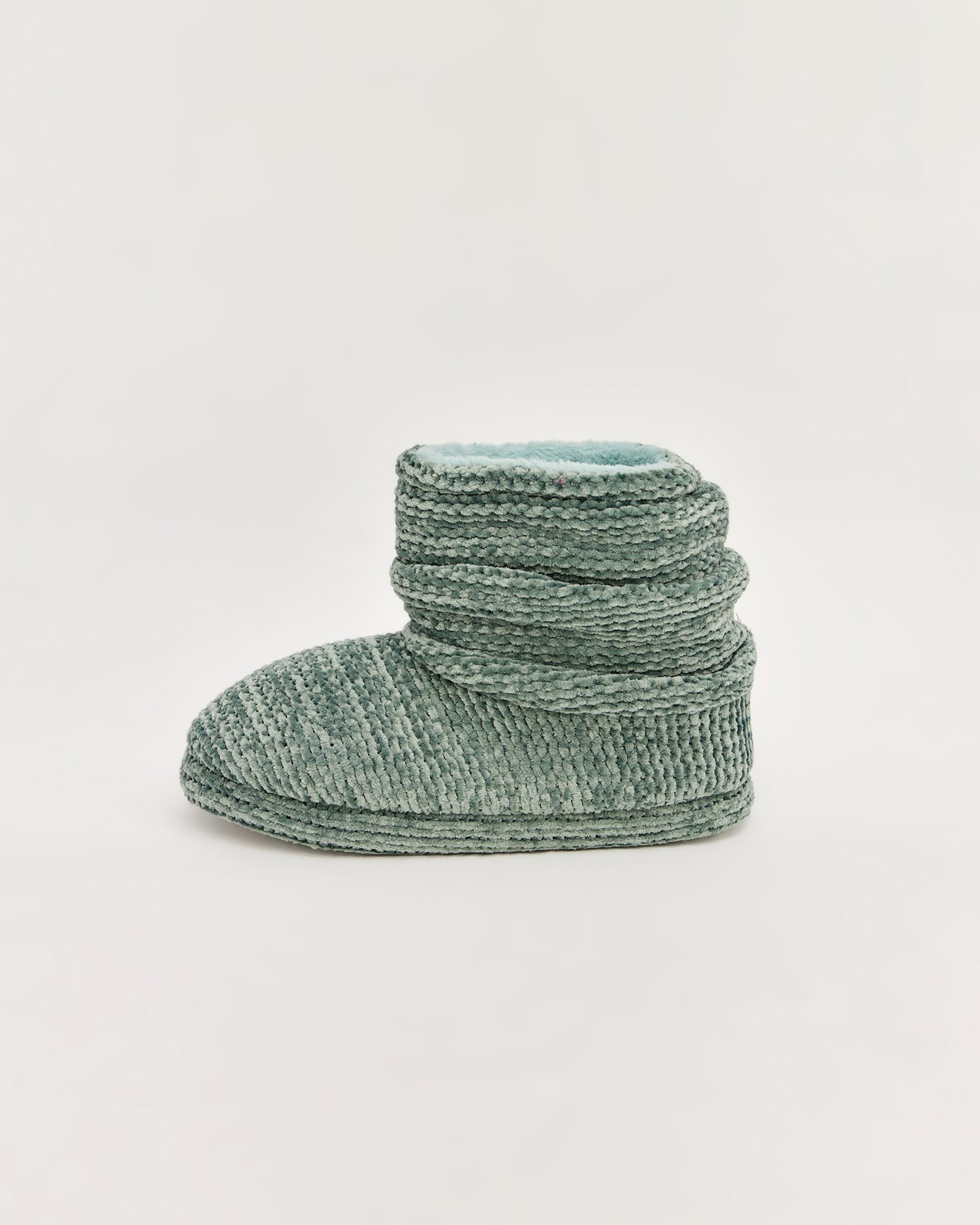 kadın panduf,kadın ev içi panduf,bayan panduf,kadın kışlık panduf,ev için kadın panduf,kadın panduf modelleri,yumuşak kadın panduf,sıcak tutan kadın panduf,kadın ev pandufu,peluş kadın panduf