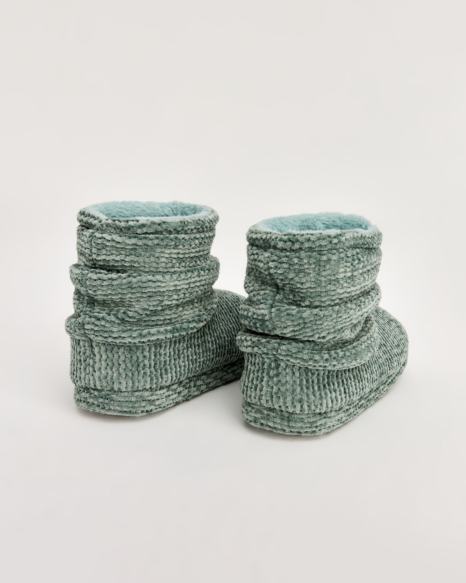 kadın panduf,kadın ev içi panduf,bayan panduf,kadın kışlık panduf,ev için kadın panduf,kadın panduf modelleri,yumuşak kadın panduf,sıcak tutan kadın panduf,kadın ev pandufu,peluş kadın panduf