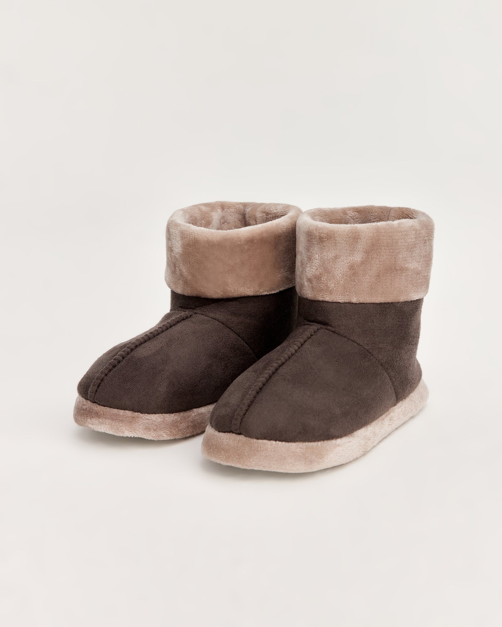 kadın panduf,kadın ev içi panduf,bayan panduf,kadın kışlık panduf,ev için kadın panduf,kadın panduf modelleri,yumuşak kadın panduf,sıcak tutan kadın panduf,kadın ev pandufu,peluş kadın panduf