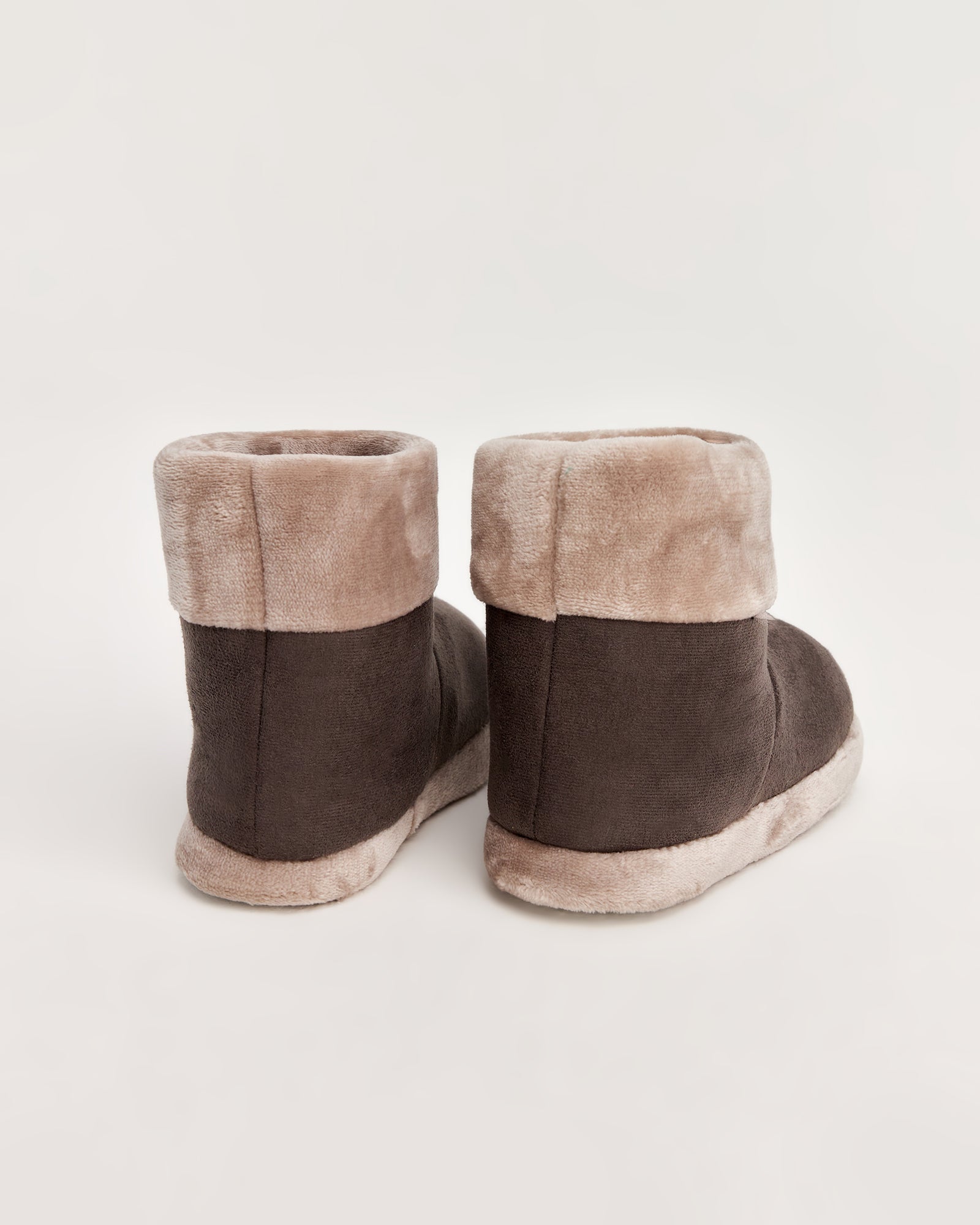 kadın panduf,kadın ev içi panduf,bayan panduf,kadın kışlık panduf,ev için kadın panduf,kadın panduf modelleri,yumuşak kadın panduf,sıcak tutan kadın panduf,kadın ev pandufu,peluş kadın panduf