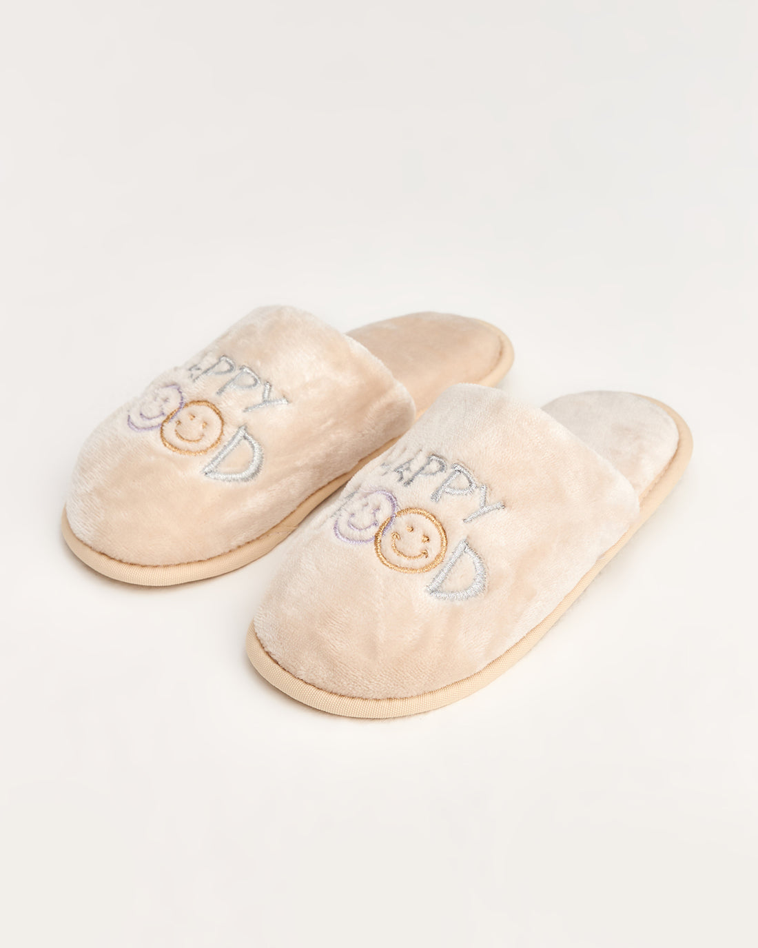 kadın ev terliği,kadın ev içi terlik,bayan ev terliği,kadın kışlık terlik,kadın yazlık terlik,evde giyilen kadın terlikleri,kadın konforlu terlik,rahat kadın ev terliği,kaymaz taban kadın terlik,kapalı kadın ev terliği